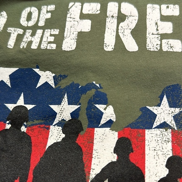 Home Of The Brave Graphic Land of the Free Because of the Brave Green T-Shirt M - Picture 6 of 7